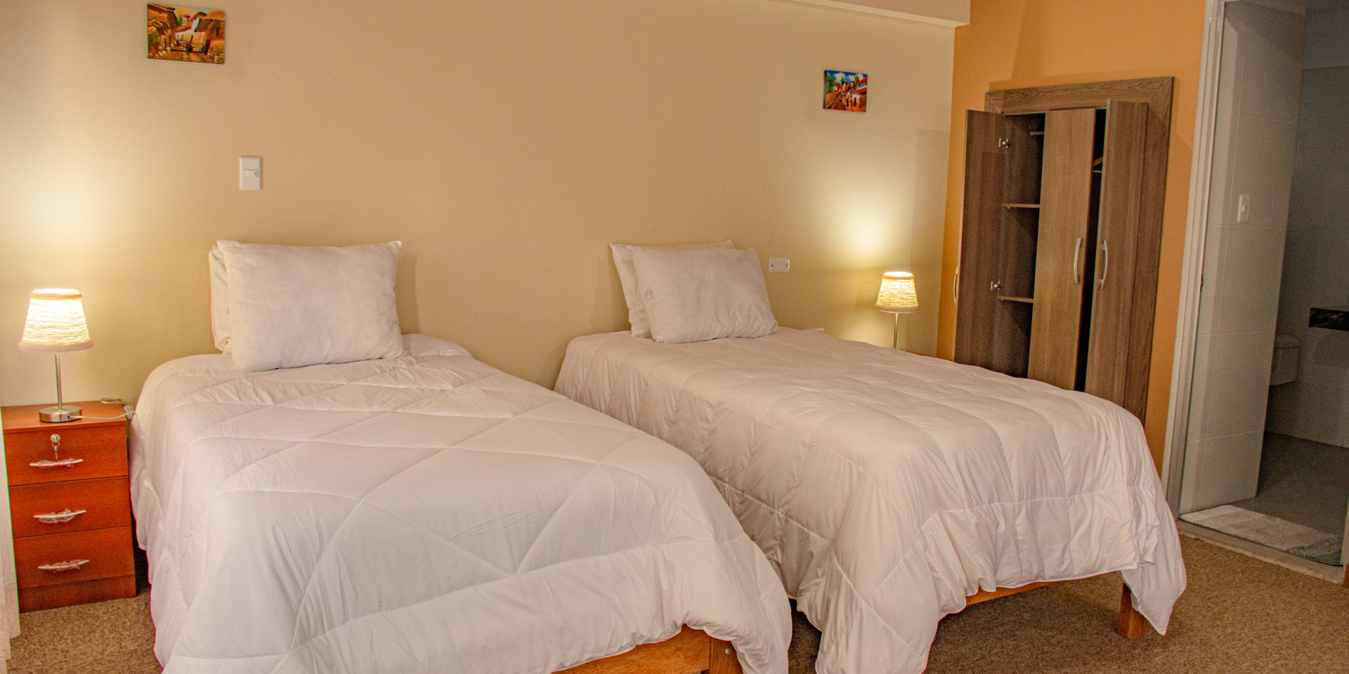 double room in hotel in ollantaytambo