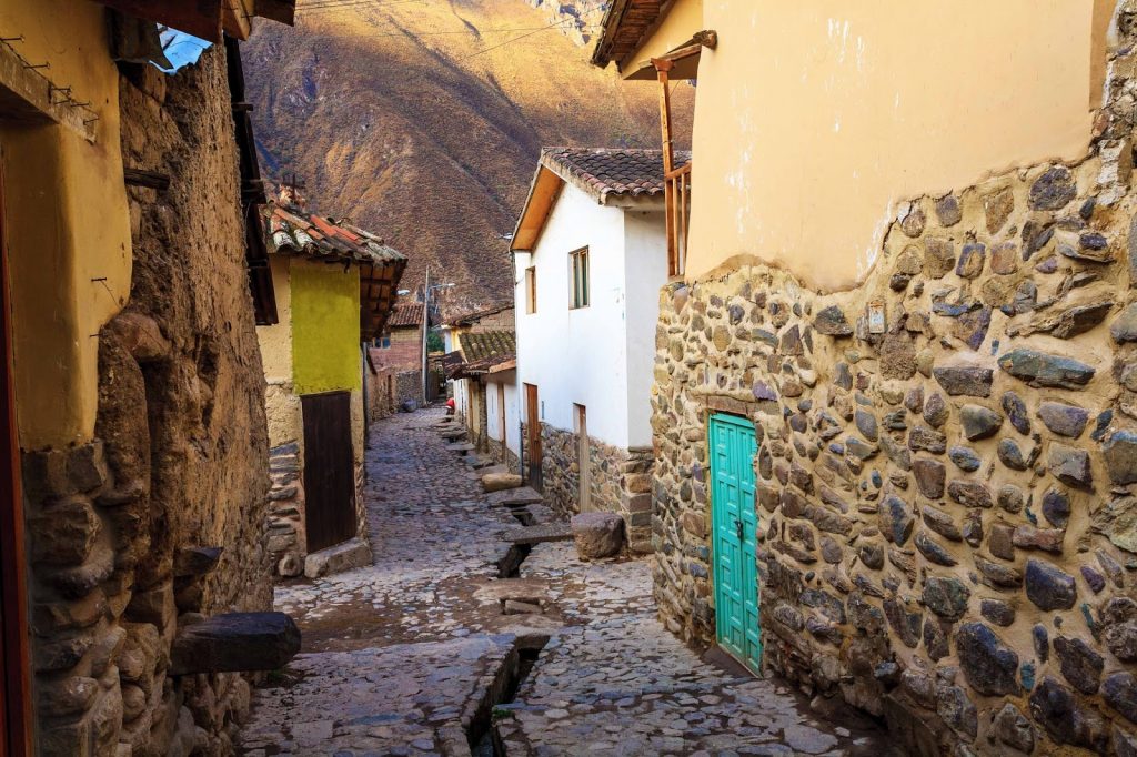 ollantaytambo streets town